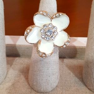 Boutique Floral ring size 7